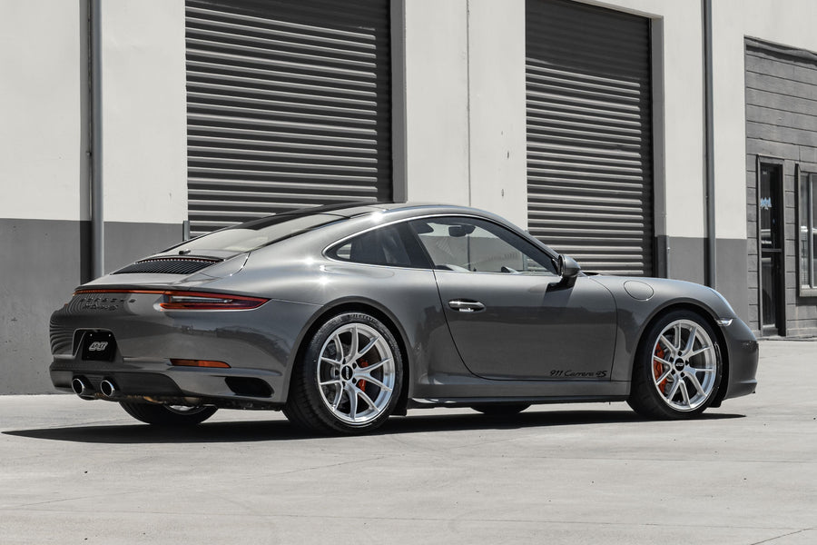 PORSCHE 911 991.2 カレラ4S に APEX VS-5RS 19x9J ET50 / 19x12J ET46 Brushed Clear を装着