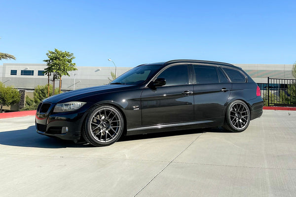 BMW 3シリーズ E90/E91/E92/E93 に APEX EC-7RS F:18x9J ET30 / R:18x9.5J ET35 を装着