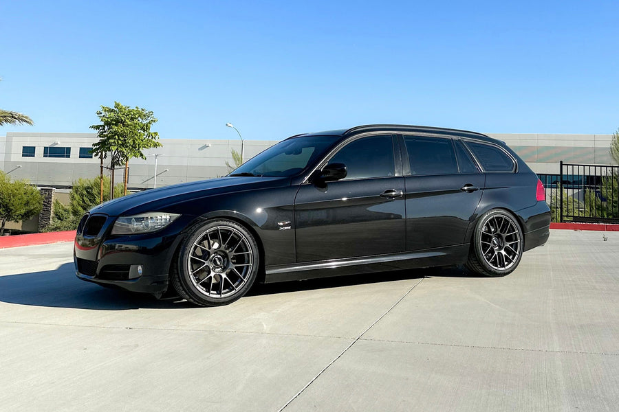 BMW 3シリーズ E90/E91/E92/E93 に APEX EC-7RS F:18x9J ET30 / R:18x9.5J ET35 を装着