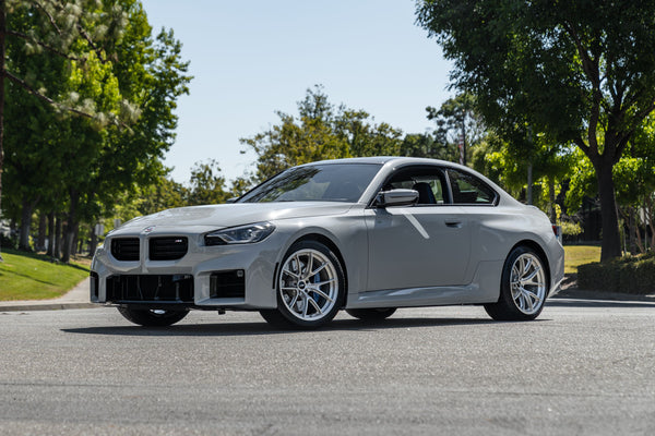 BMW M2 G87 に APEX VS-5RS F:19x10J ET12 / R:19x11J ET22 を装着