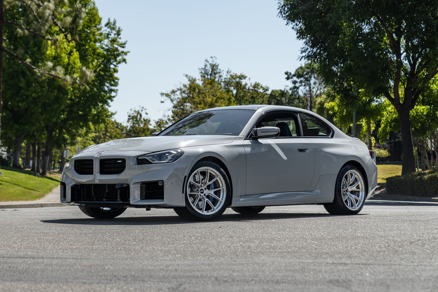 BMW M2 G87 に APEX VS-5RS F:19x10J ET12 / R:19x11J ET22 を装着
