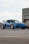 APEX VS-5RE 装着の PORSCHE 981 ケイマン GT4 ホイールアップ