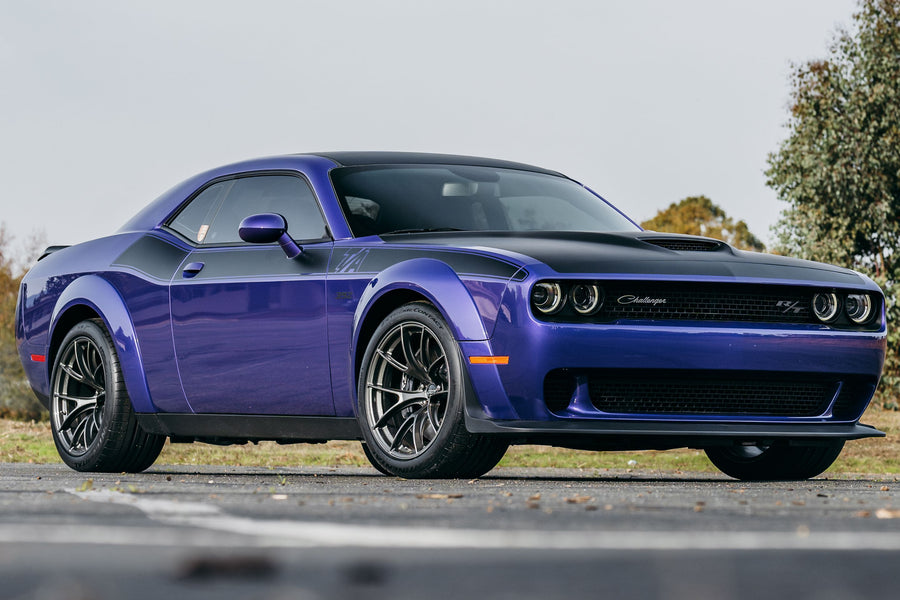 DODGE チャレンジャー ワイドボディ に APEX VS-5RS 20x11.5J ET3 Anthracite を装着