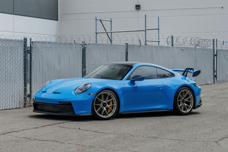 PORSCHE 911 992.1 GT3 に APEX VS-5RS 20x9.5J ET44 / 20x12.5J ET48 モータースポーツゴールドを装着