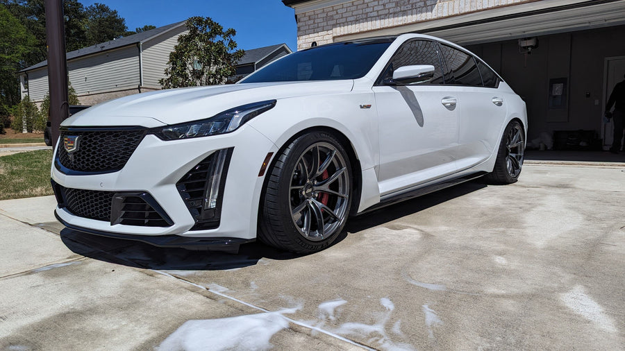 CADILLAC CT5-V ブラックウィング に APEX VS-5RS F:19x10J ET20 / R:19x11.5J ET48 Anthracite を装着