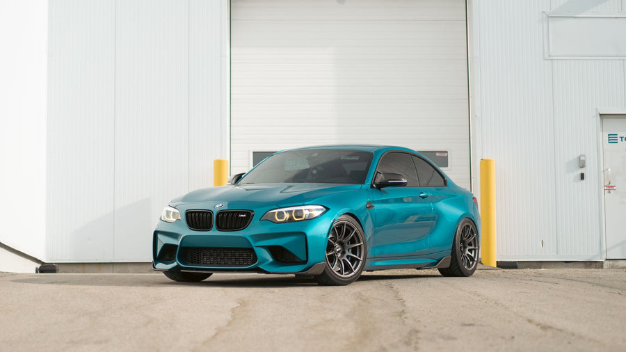 BMW M2 F87 に APEX SM-10 F:18x9.5J ET22 / R:18x10J ET25 を装着