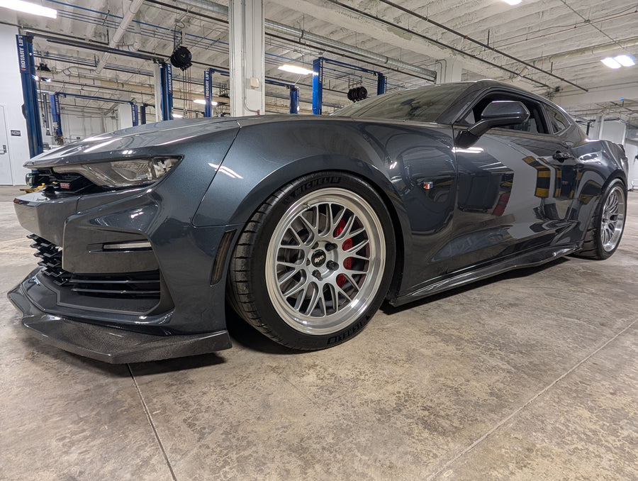 CHEVROLET カマロ 6th Gen に APEX ML-10RT F:19x10J ET20 / R:19x12J ET41 Machined Lip Race Silver を装着