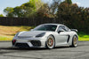 APEX ML-7RT 装着の PORSCHE 718 ケイマン GT4 サイドビュー
