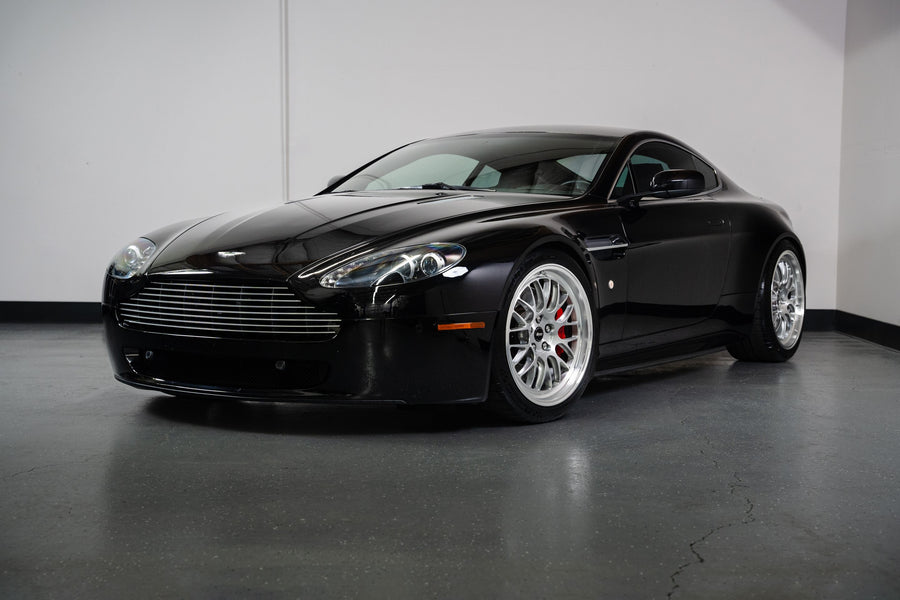 ASTON MARTIN ヴァンテージ（V8／V12） に APEX ML-10RT 19x10J ET40 Machined Lip Brushed Clear を装着