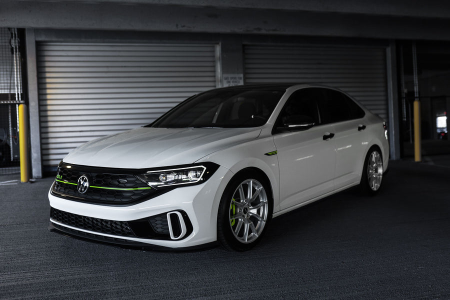 VW ジェッタ／GLI MK7 に APEX VS-5 18x9J ET42 Race Silver を装着