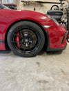 APEX VS-5RS 装着の PORSCHE 981 ケイマン GT4 ホイールアップ