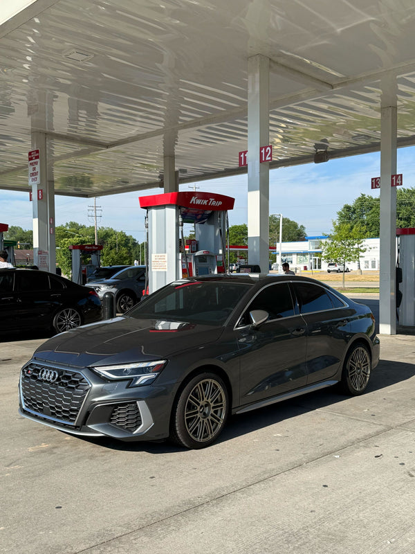 AUDI S3 8Y に APEX TC-10RT 18x9J ET42 スクエア モータースポーツゴールドを装着