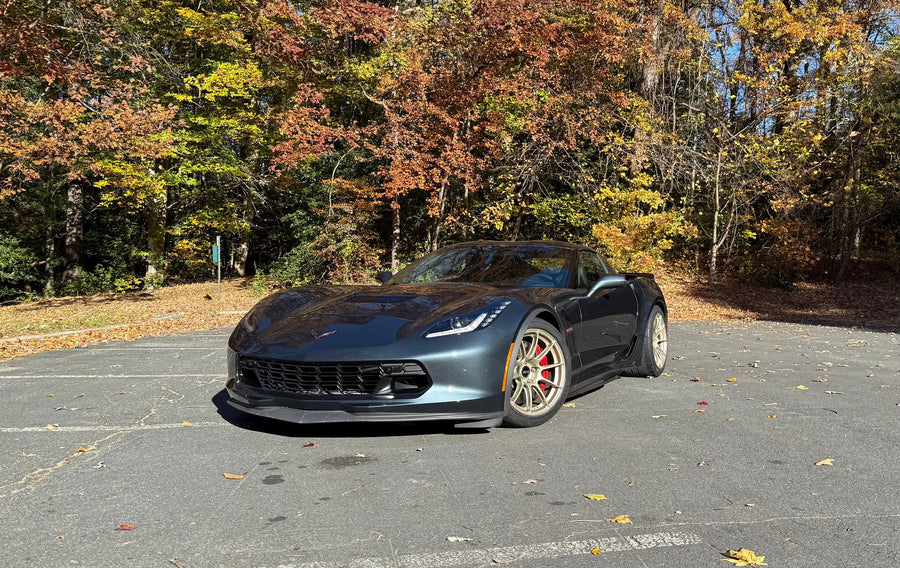 CHEVROLET コルベット C7 ワイドボディ に APEX SM-10RS F:18x11J ET38 / R:18x13J ET56 Motorsport Gold を装着