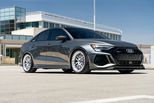 AUDI RS3 8Y に APEX ML-10RT 19x9.5J ET20 / 19x9J ET42 マシンドリップ レースシルバーを装着
