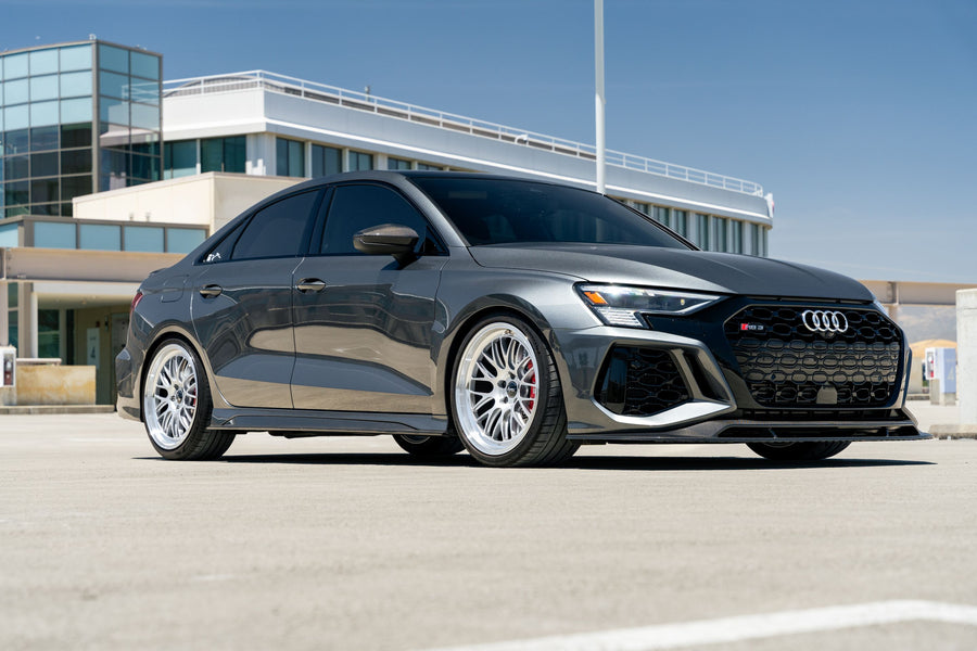 AUDI RS3 8Y に APEX ML-10RT 19x9.5J ET20 / 19x9J ET42 マシンドリップ レースシルバーを装着