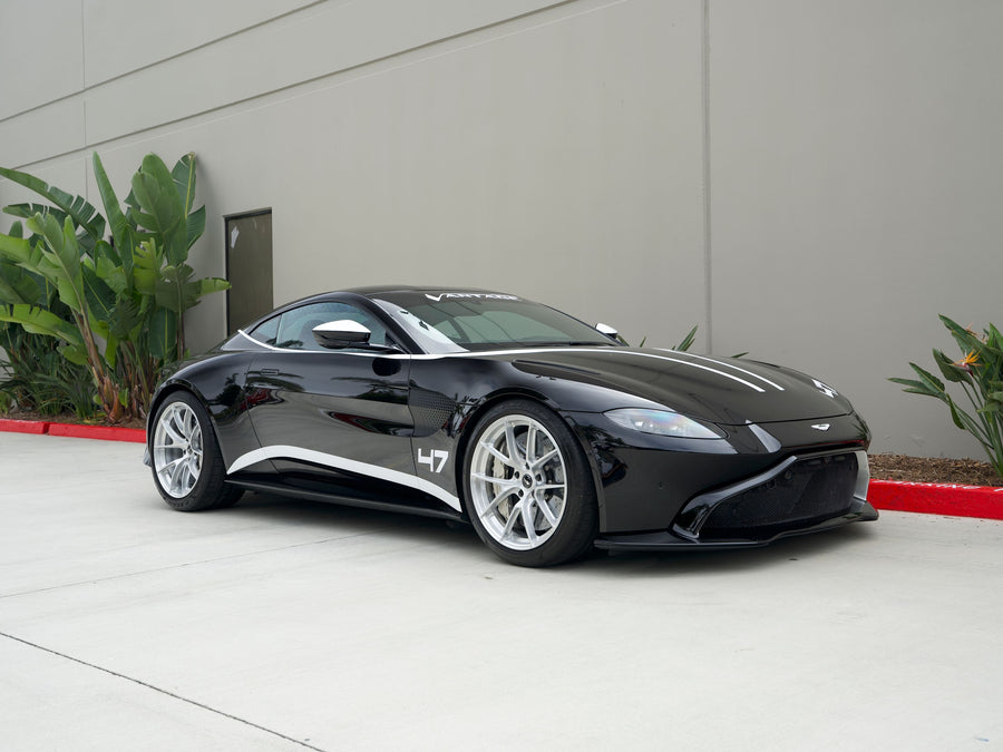 ASTON MARTIN ヴァンテージ（AM6） に APEX VS-5RS F:20x9.5J ET38 / R:20x11J ET40 Brushed Clear を装着
