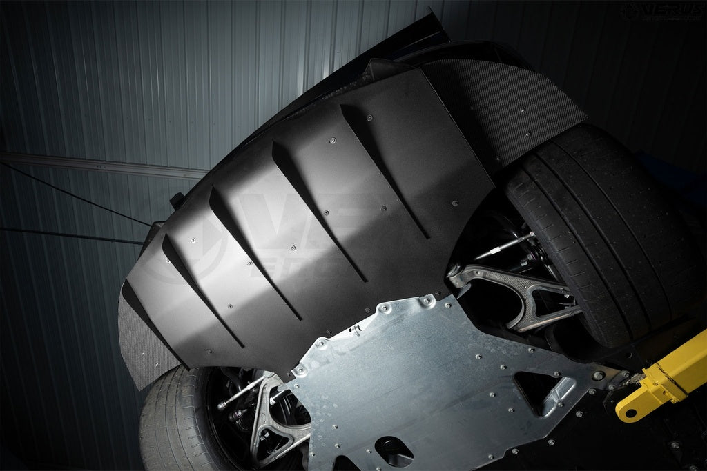 VERUS ENGINEERING(ヴェルスエンジニアリング)A0423A：シボレー・コルベットスティングレー（C8)：コンポジットリアスパッツキット