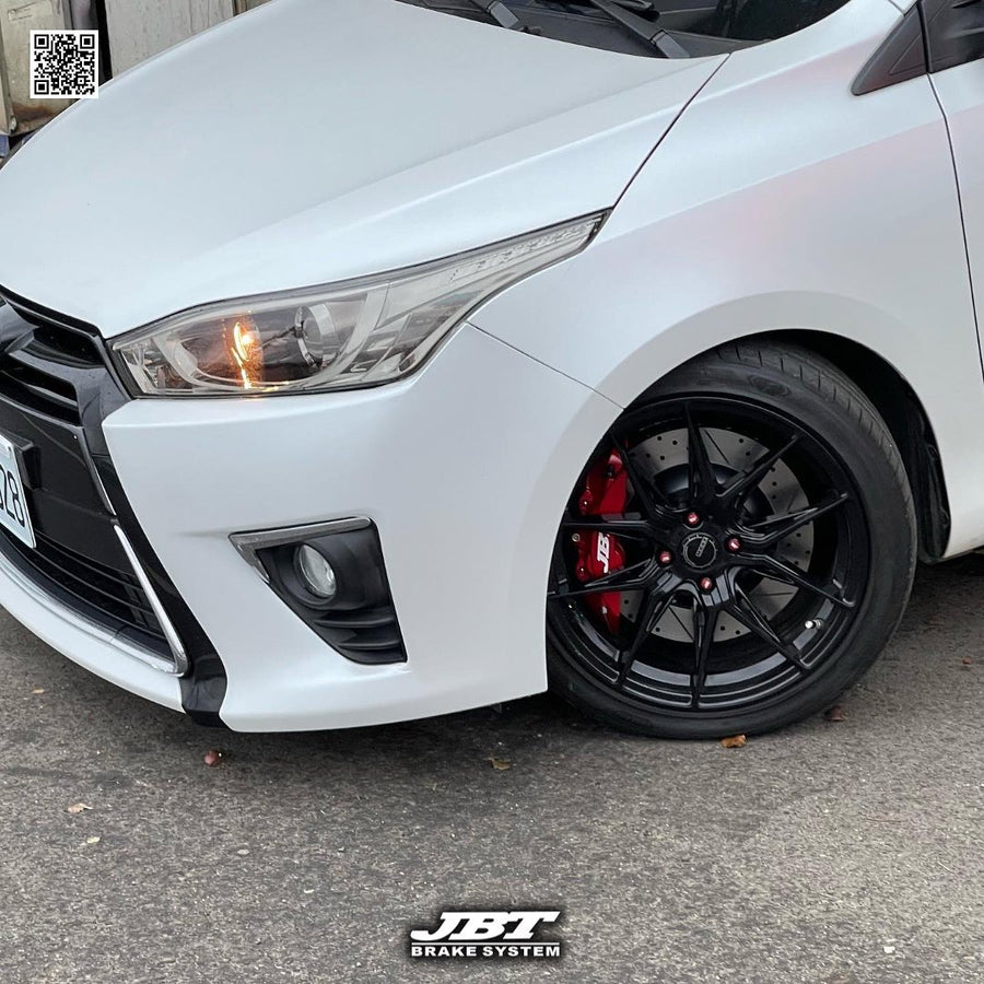 JBTブレーキキャリパーキット：TOYOTA Yaris：4POT（SP4P）+2ピース330mmスリットローター＋ブラケット＋パッド＋ブレーキホース：フロントフルセット：全9色