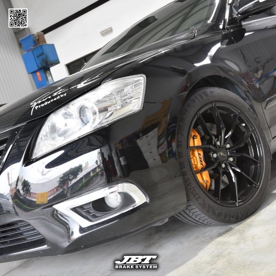 JBTブレーキキャリパーキット：TOYOTA Camry：4POT（SP4P）+2ピース330mmスリットローター＋ブラケット＋パッド＋ブレーキホース：フロントフルセット：全9色