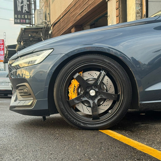 JBTブレーキキャリパーキット：VOLVO V60：8POT（Z8）+2ピース380mmスリットローター＋ブラケット＋パッド＋ブレーキホース：フロントフルセット：全9色