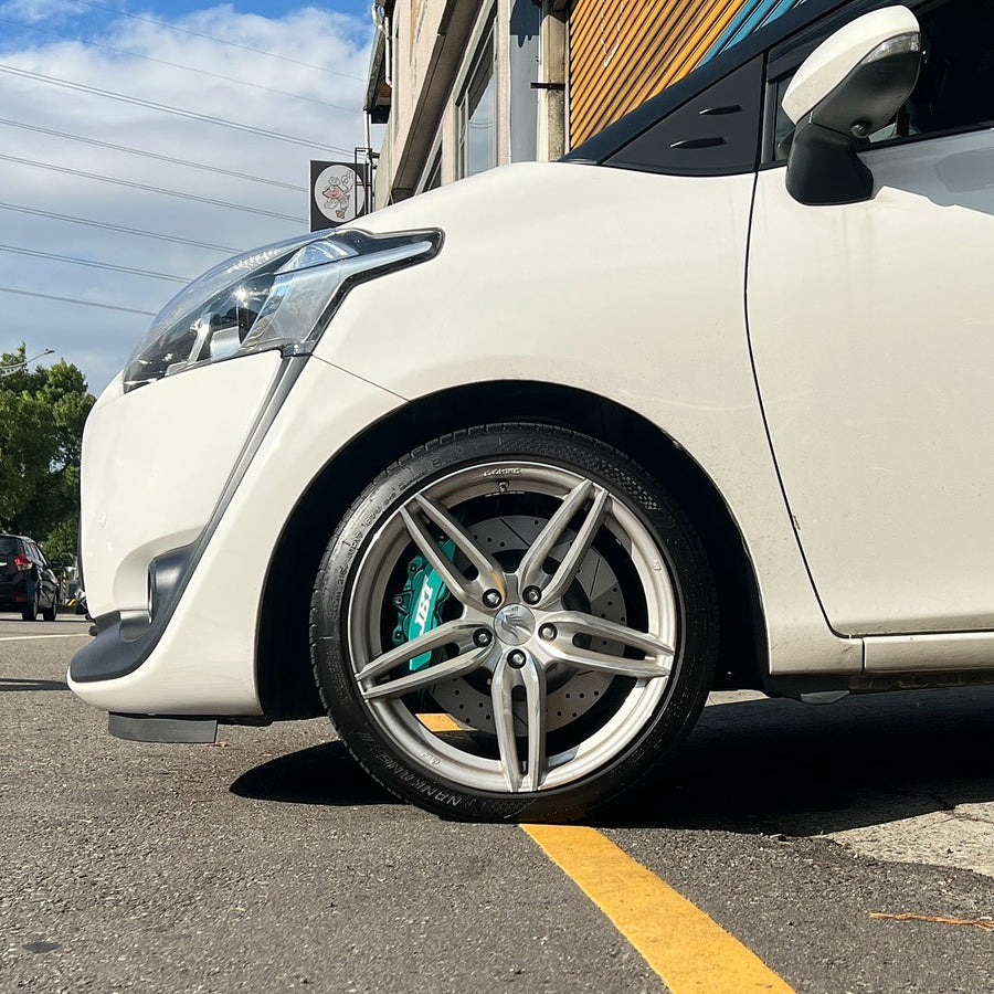 JBTブレーキキャリパーキット：TOYOTA Sienta：4POT（SP4P）+2ピース330mmスリットローター＋ブラケット＋パッド＋ブレーキホース：フロントフルセット：全9色