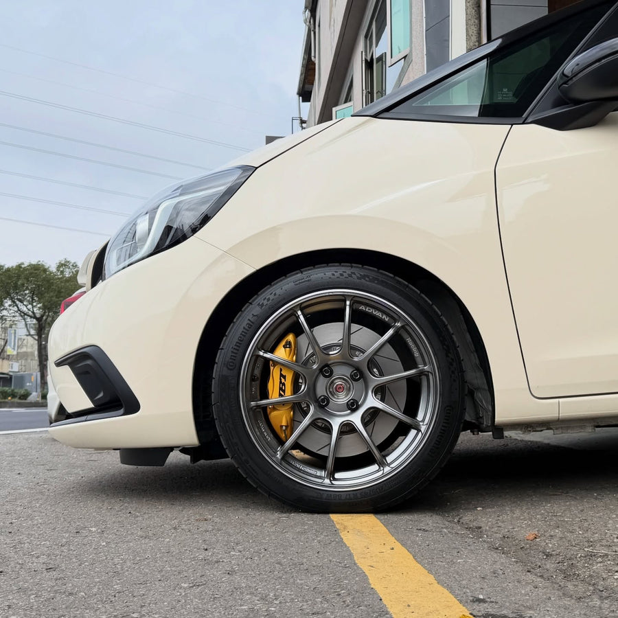 JBTブレーキキャリパーキット：HONDA Fit：4POT（JB4P）+2ピース302/330mmスリットローター＋ブラケット＋パッド＋ブレーキホース：フロントフルセット：全9色