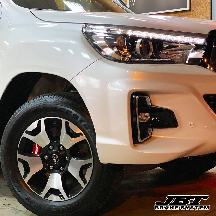 JBT BRAKE SYSTEM コンプリートブレーキキット：フロント用：キャリパーセット：TOYOTAハイラックス(GUN125)