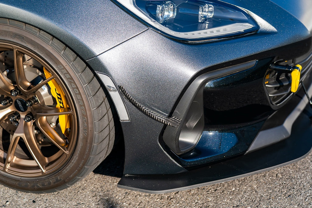 VERUS ENGINEERING(ヴェルスエンジニアリング)A0615A：SUBARU：BRZ(ZD8)：2ピースフロントスプリッター
