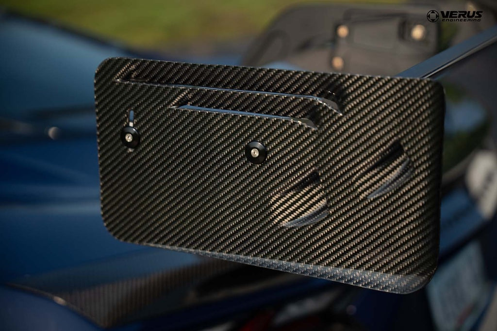 VERUS ENGINEERING(ヴェルスエンジニアリング)A0733A：シボレー・コルベットスティングレー（C8)：スワンネックV1Xリアウイングキット