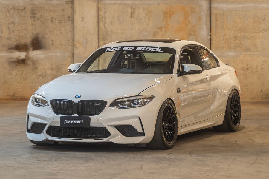 BMW M2 F87 に APEX EC-7 F:18x10J ET25 / R:18x11J ET44 を装着