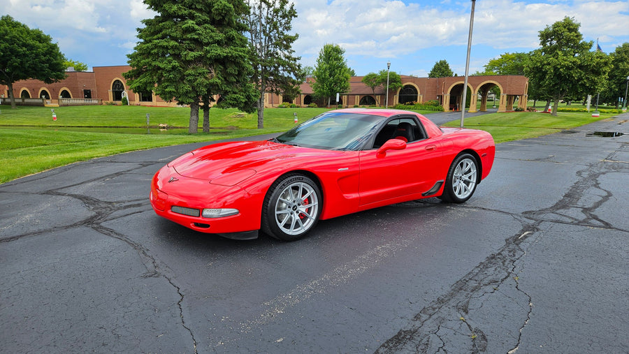 CHEVROLET コルベット C5（Z06／Z51） に APEX VS-5 F:18x10J ET58 / R:19x11J ET57 Race Silver を装着