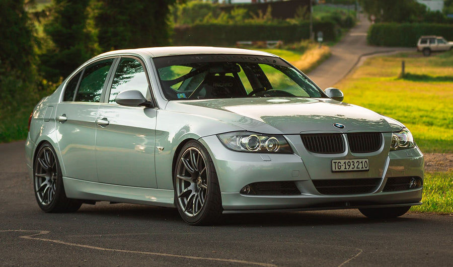 BMW 3シリーズ E90/E91/E92/E93 に APEX SM-10 F:18x9J ET30 / R:18x9.5J ET35 を装着
