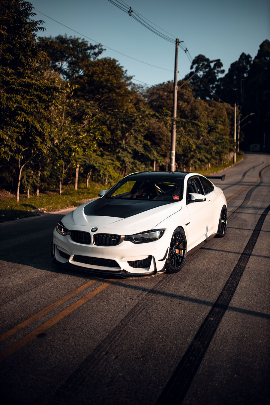 BMW M4 F82/F83 に APEX VS-5RS F:19x10J ET25 / R:20x11J ET44 を装着