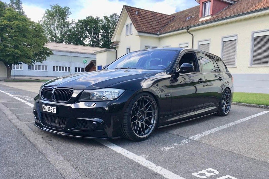 BMW 3シリーズ E90/E91 LCI に APEX ARC-8 F:19x9J ET28 / R:19x9.5J ET33 を装着