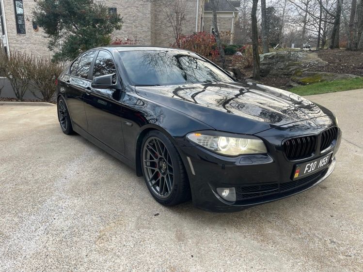 BMW 5シリーズ F10/F11 に APEX ARC-8 19x9.5J ET33 を装着