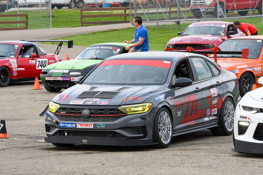 VW ジェッタ／GLI MK7 に APEX TC-10RT 18x9.5J ET41 Race Silver を装着