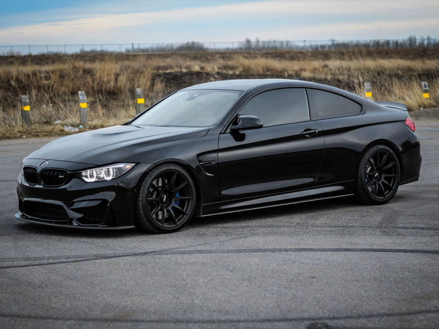 BMW M4 F82/F83 に APEX SM-10 F:19x9.5J ET22 / R:19x11J ET44 を装着
