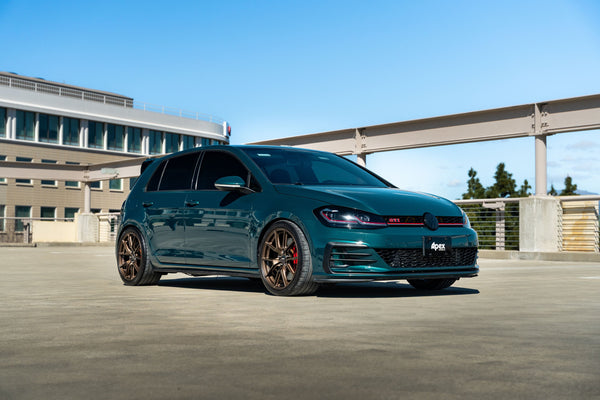 VW ゴルフGTI MK7 に APEX VS-5 18x9J ET42 Satin Bronze を装着