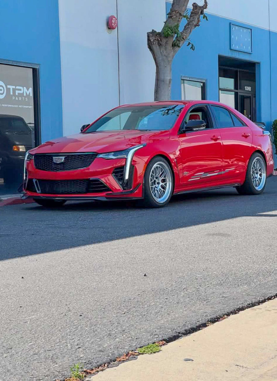 CADILLAC CT4-V ブラックウィング に APEX ML-10RT F:18x9.5J ET22 / R:18x10J ET42 Machined Lip Race Silver を装着
