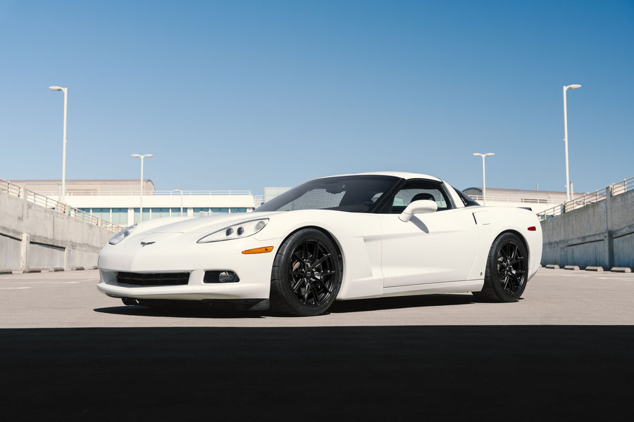 CHEVROLET コルベット C6 ナローボディ に APEX VS-5 F:18x10J ET58 / R:18x11J ET75 Satin Black を装着