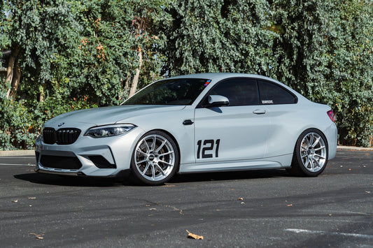 BMW M2 F87 に APEX SM-10RS F:19x9.5J ET22 / R:19x11J ET44 を装着