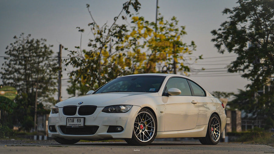 BMW 3シリーズ E90/E91/E92/E93 に APEX ARC-8 F:18x9J ET30 / R:18x9.5J ET35 を装着