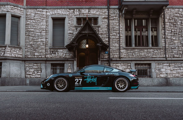 PORSCHE 718 ケイマン に APEX ML-10RT 19x9J ET50 / 19x10.5J ET44 マシンドリップ モータースポーツゴールドを装着
