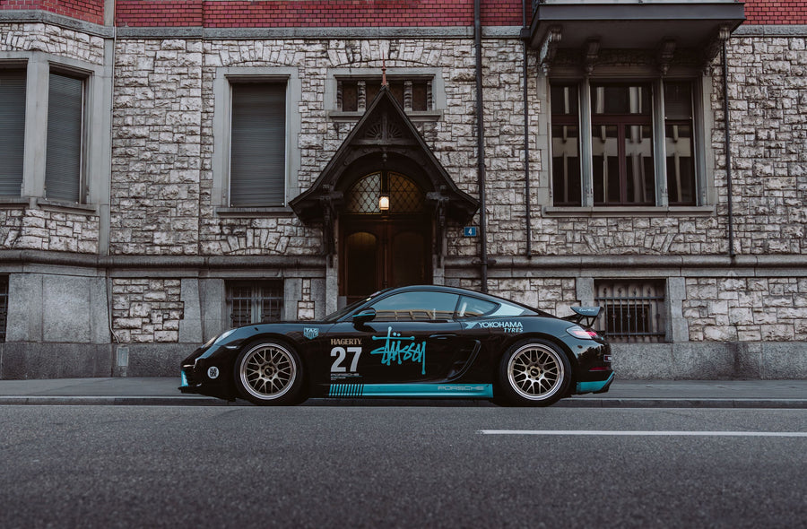 PORSCHE 718 ケイマン に APEX ML-10RT 19x9J ET50 / 19x10.5J ET44 マシンドリップ モータースポーツゴールドを装着
