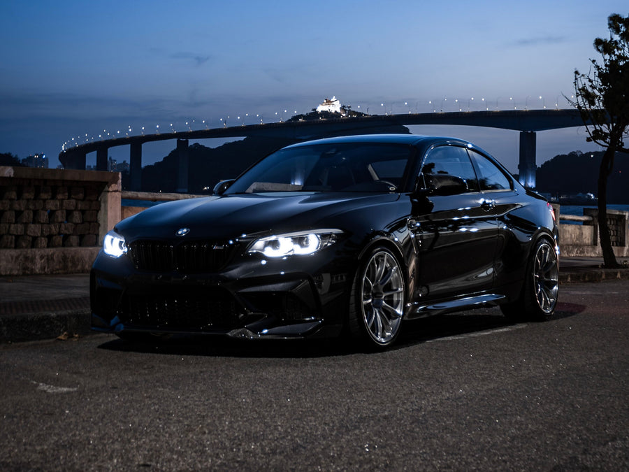 BMW M2 F87 に APEX SM-10RS F:19x9.5J ET28 / R:19x10.5J ET45 を装着