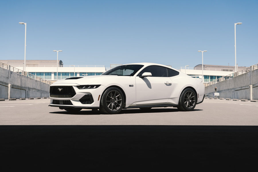 FORD マスタング S650 に APEX VS-5 18x10J ET40 Anthracite を装着