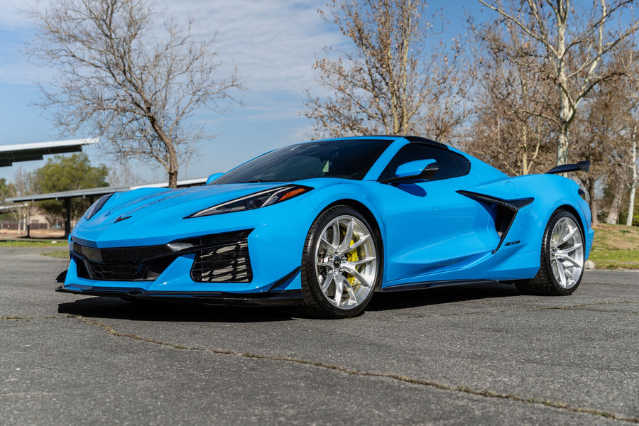 CHEVROLET コルベット C8（Z06／E-Ray） に APEX VS-5RS F:20x10J ET27 / R:21x13J ET22 Brushed Clear を装着