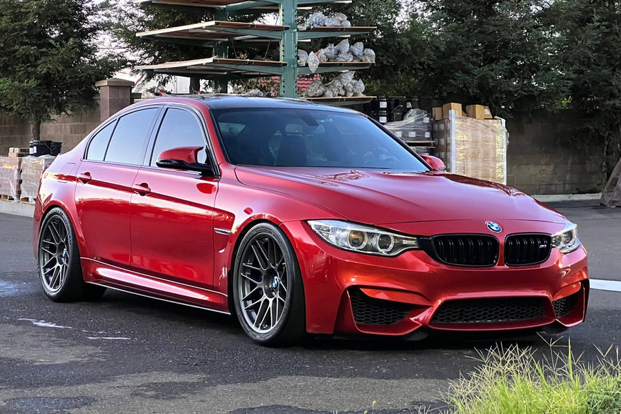 BMW M3 F80 に APEX ARC-8 F:19x10J ET25 / R:19x11J ET43 を装着