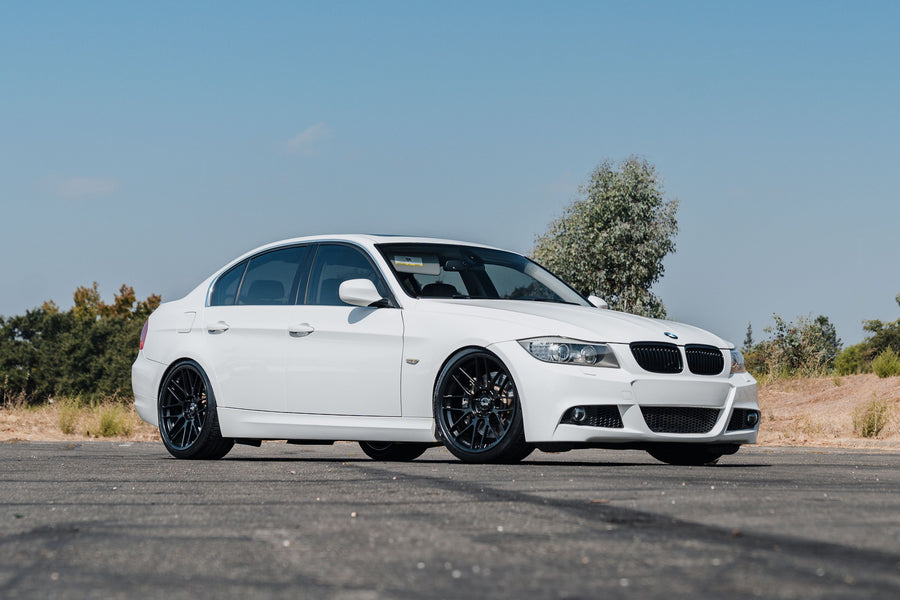 BMW 3シリーズ E90/E91 LCI に APEX ARC-8RT 19x9J ET30 を装着