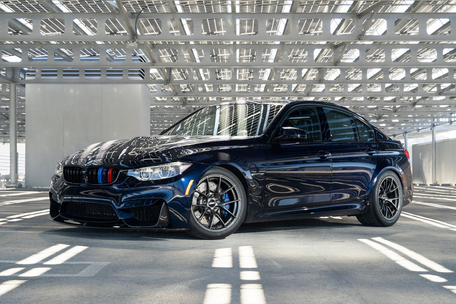 BMW M3 F80 に APEX VS-5RS F:18x10J ET25 / R:18x11J ET44 を装着